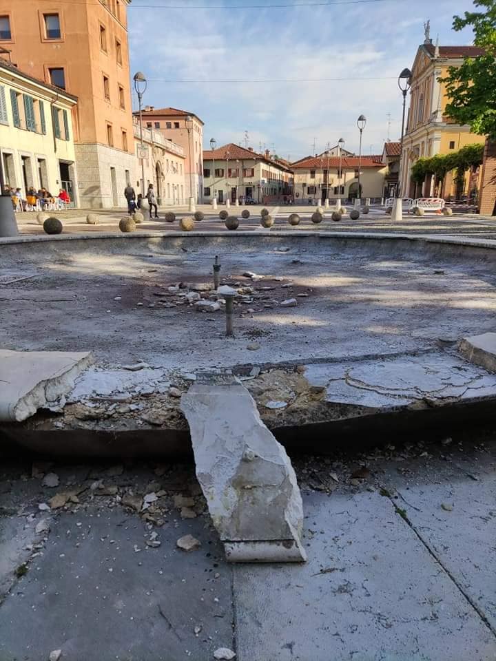 Atto vandalico in piazza Libertà, lo sfogo del sindaco di Cavenago