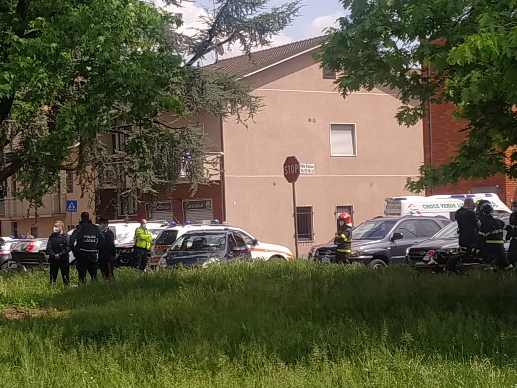 Nova Milanese uomo barricato in casa Carabinieri