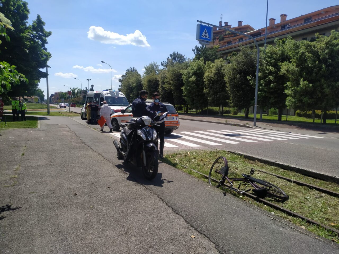 Schianto tra scooter e bici, paura a Nova Milanese