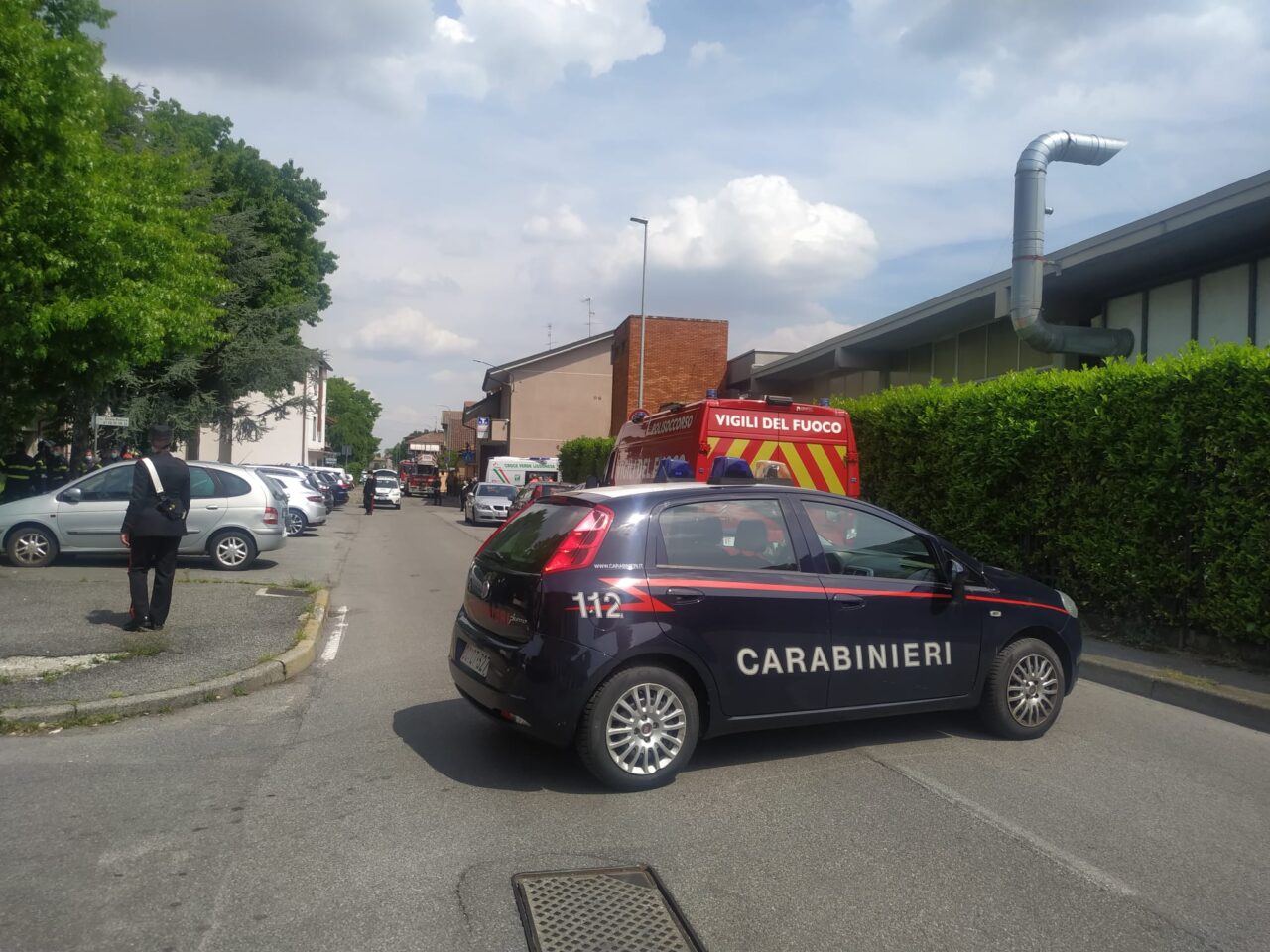 Uomo barricato in casa: salve moglie e figlia. Ma il 55enne ha sparato tre colpi