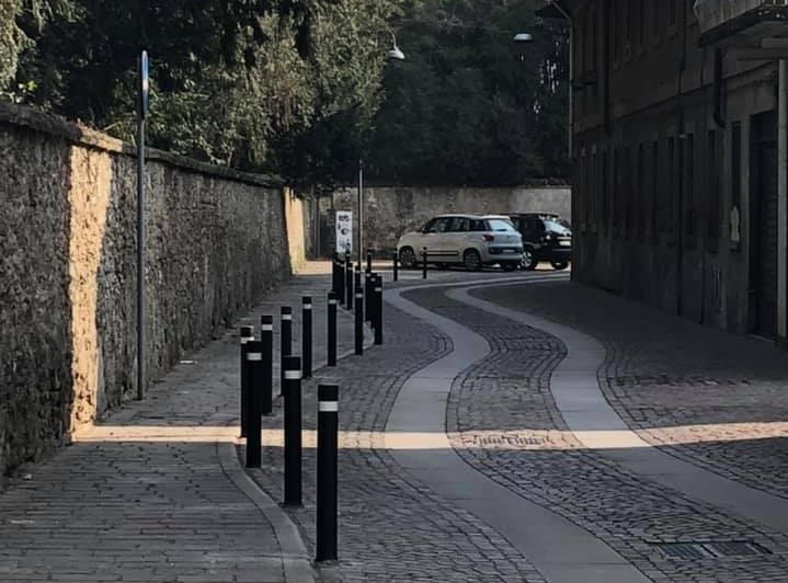 Dehor e tavoli su marciapiedi e parcheggi per bar e ristoranti