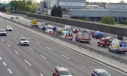 Paura sulla A4: auto si ribalta, traffico bloccato