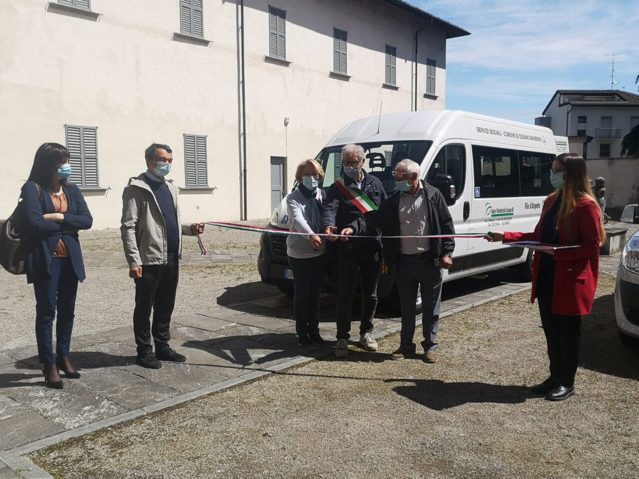 Nuovo pulmino per i volontari Auser
