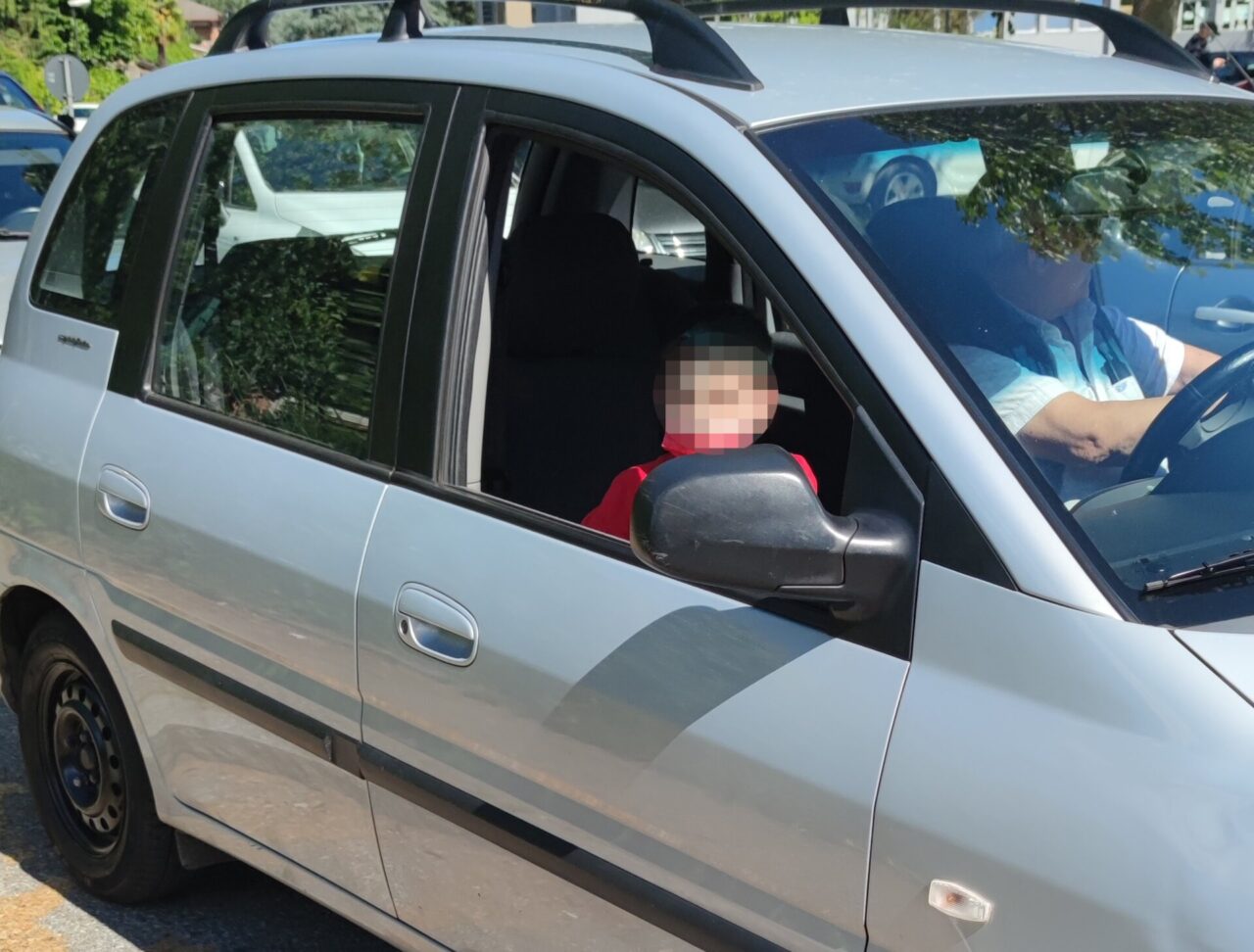 Bimbi senza seggiolino, la Pozzolis family incalza il sindaco