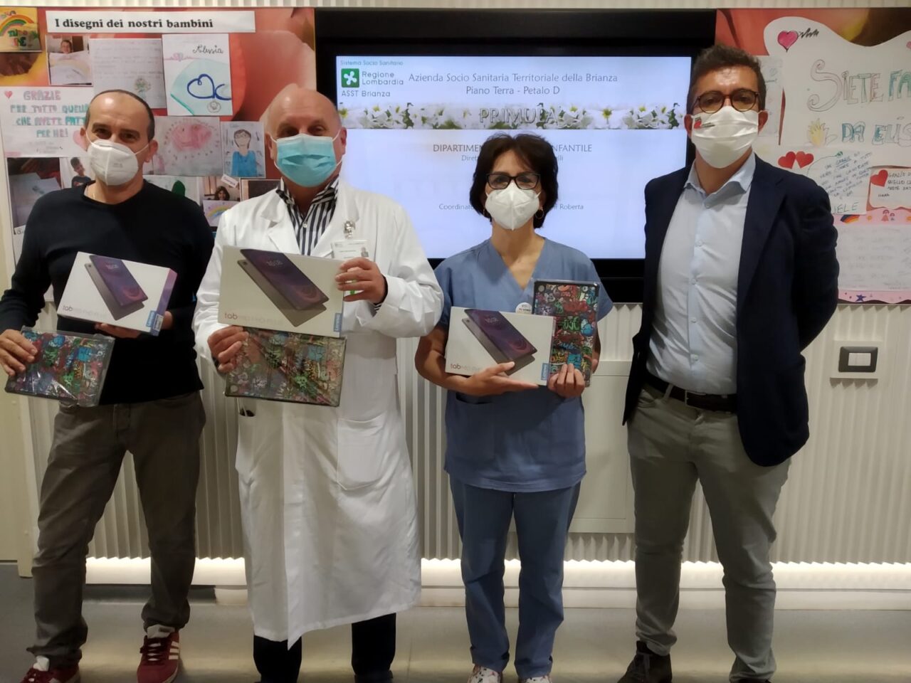 I lavoratori della Knorr-Bremse donano tablet ai bambini del reparto di pediatria a Vimercate