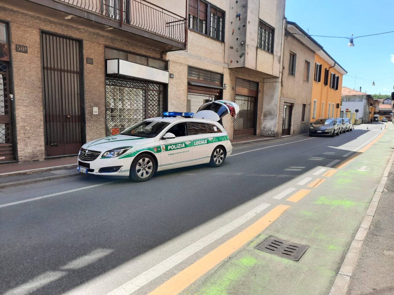 Motociclista 27enne perde il controllo del mezzo e cade: soccorsi a Bovisio