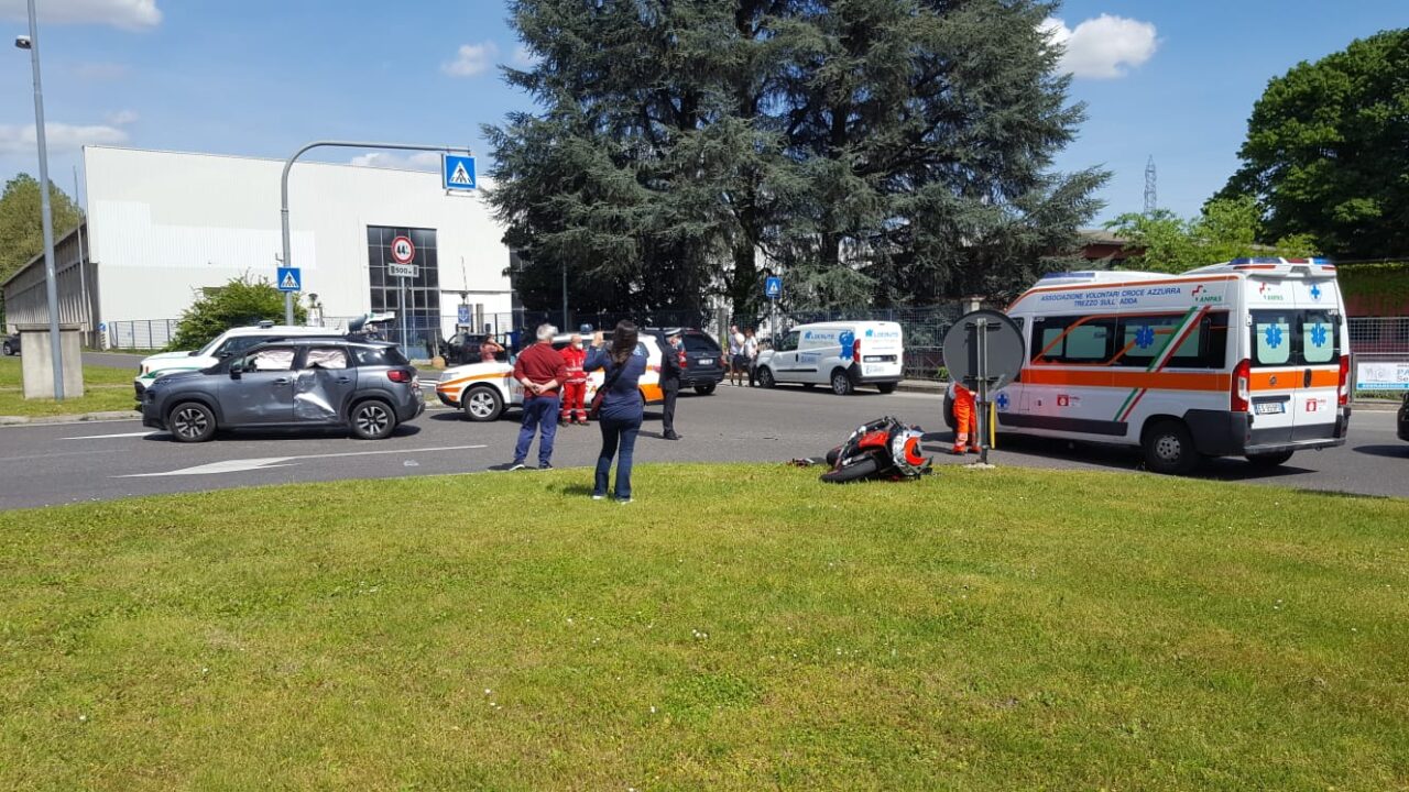 Scontro tra auto e moto, grave un 41enne