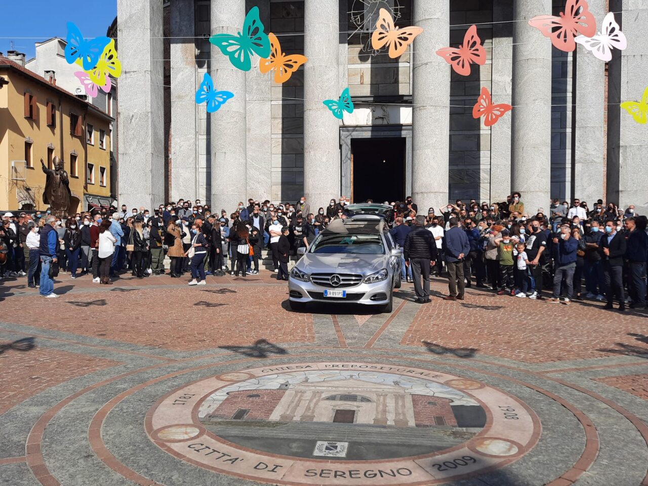 A Seregno i funerali di Nicolò Grillo, morto a 26 anni dopo un incidente in moto