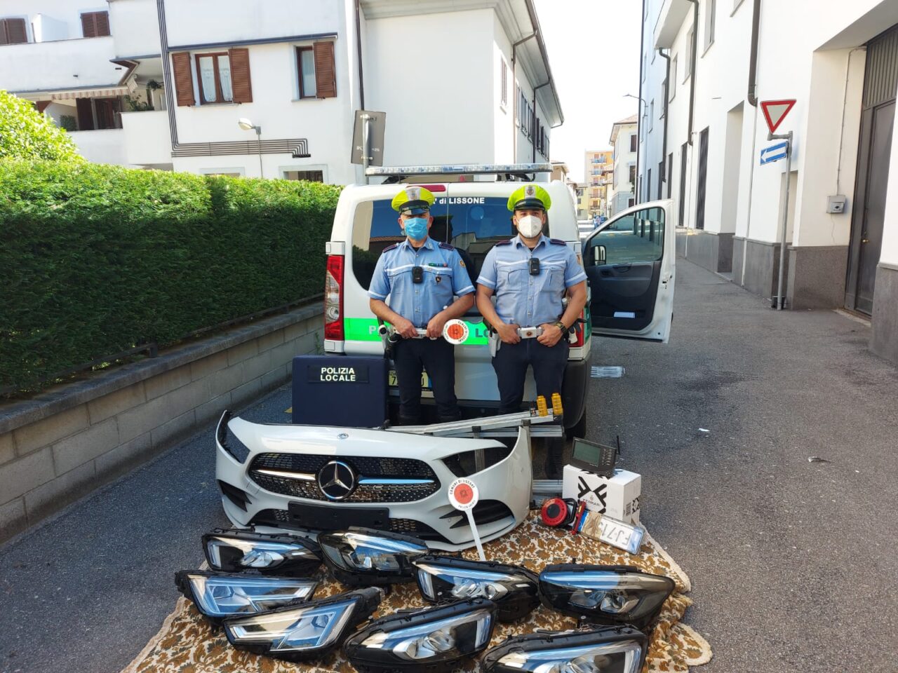 Auto rubata, e targa di un mezzo demolito, usata per i furti