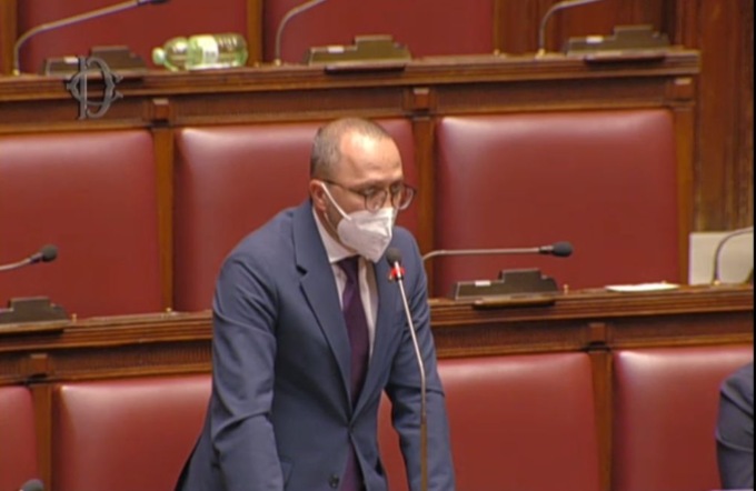 Licenziato per la mascherina abbassata, Capitanio porta il caso Star alla Camera