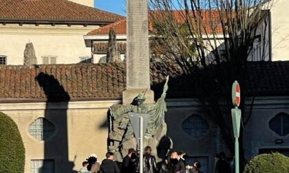 Al monumento ai Caduti colpo di spugna al degrado