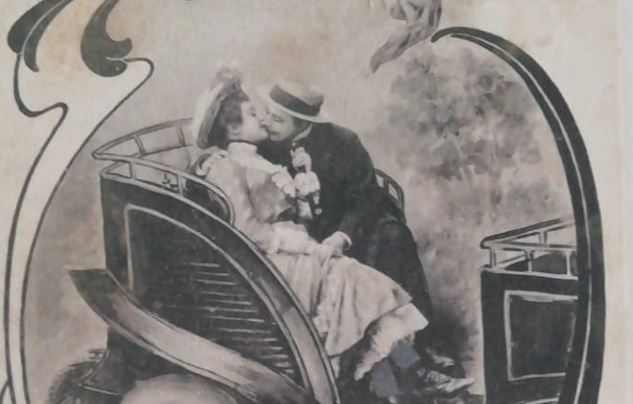 Spuntano cartoline d’amore legate a Villa Reale