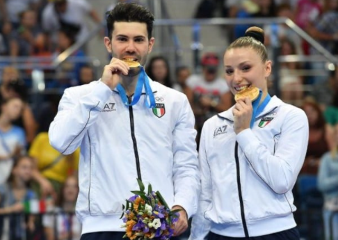 Il vimercatese Davide Donati e la compagna Michela Castoldi salutano l’Aerobica dal tetto del Mondo