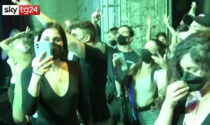 Anche in Italia il primo esperimento: 2mila in discoteca (con mascherina)