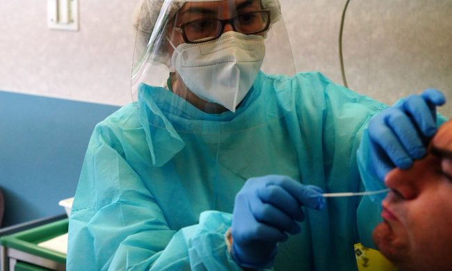 Tamponi gratuiti per i familiari degli ospiti delle case di riposo
