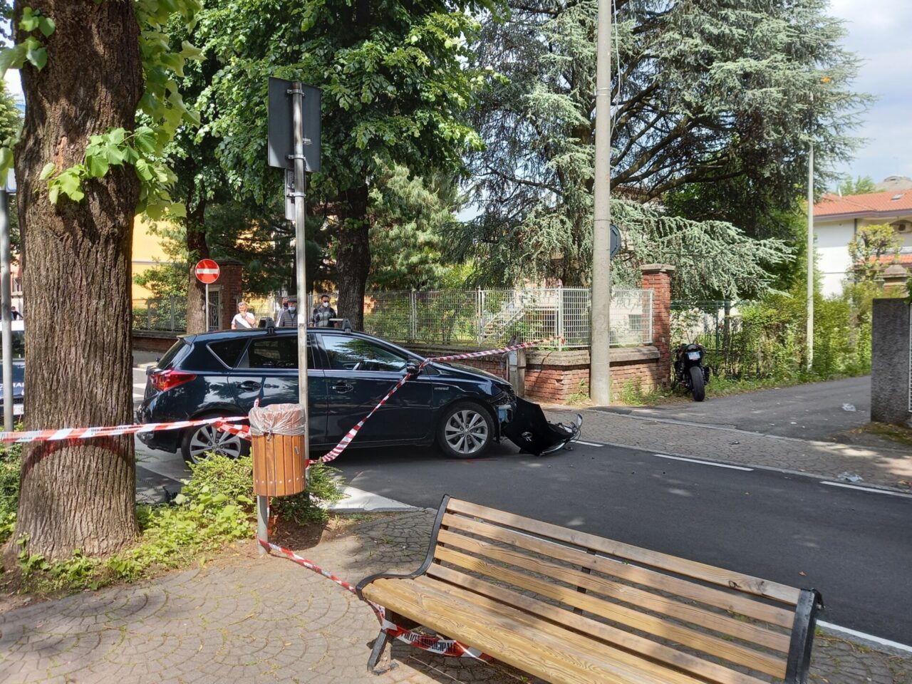 Scontro tra auto e moto: non ce l’ha fatta il 25enne motociclista