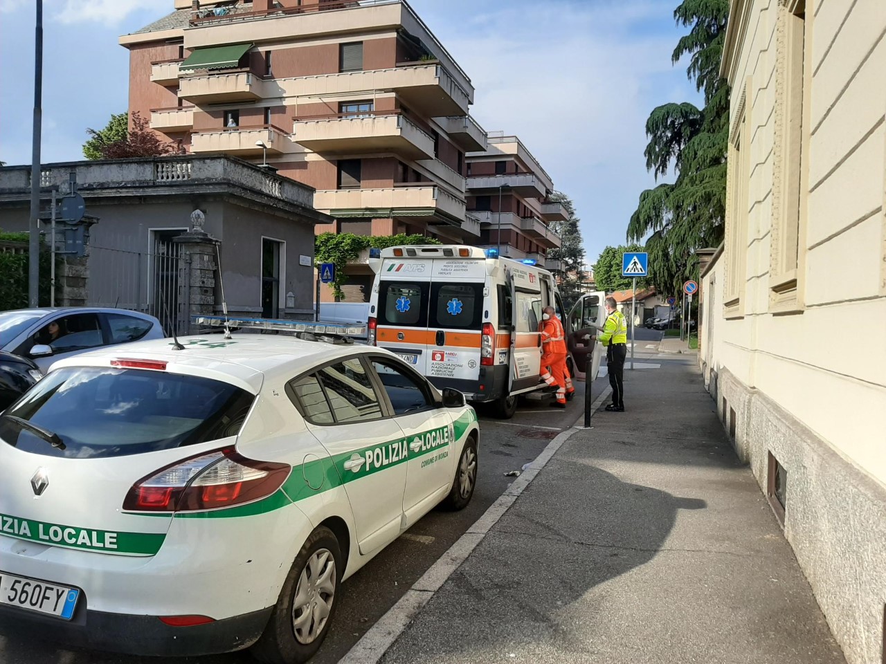 Malore in strada: 67enne in condizioni disperate