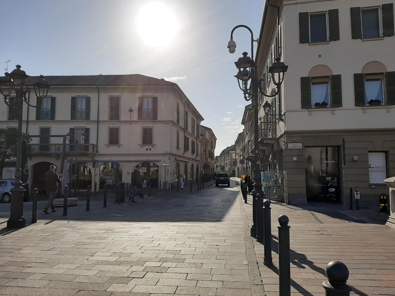 La via della movida diventa ztl: tavolini e dehors per supportare i ristoratori