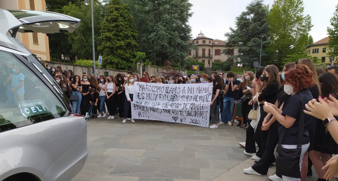 “Grazie Nines”: l’ultimo commosso saluto alla prof del Parini