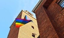 Bandiera arcobaleno esposta fuori dal Municipio, è polemica a Villasanta