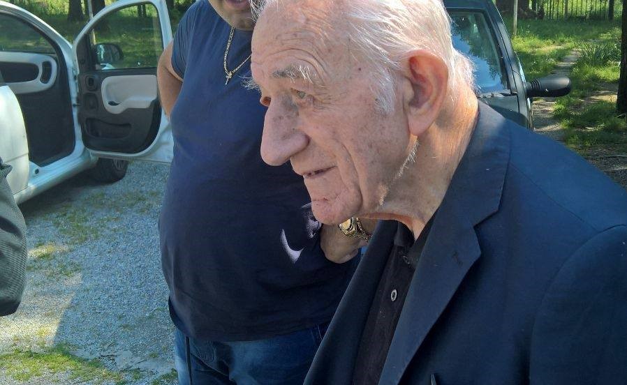 I funerali di don Mario. Delpini: «Ha seminato il Vangelo fra i nomadi»
