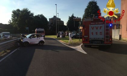 Schianto contro il guardrail in minicar per una 16enne