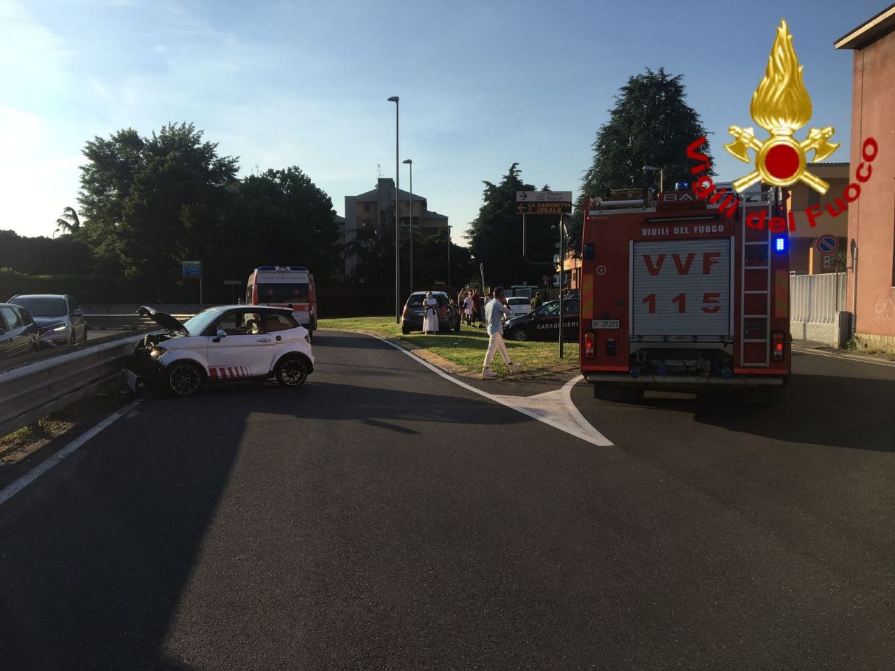 Schianto contro il guardrail in minicar per una 16enne