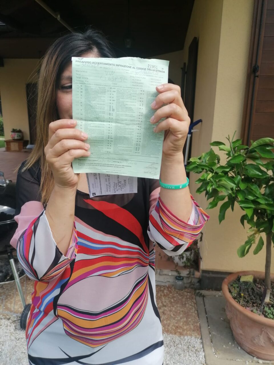 Genitori multati mentre i figli fanno la chemio