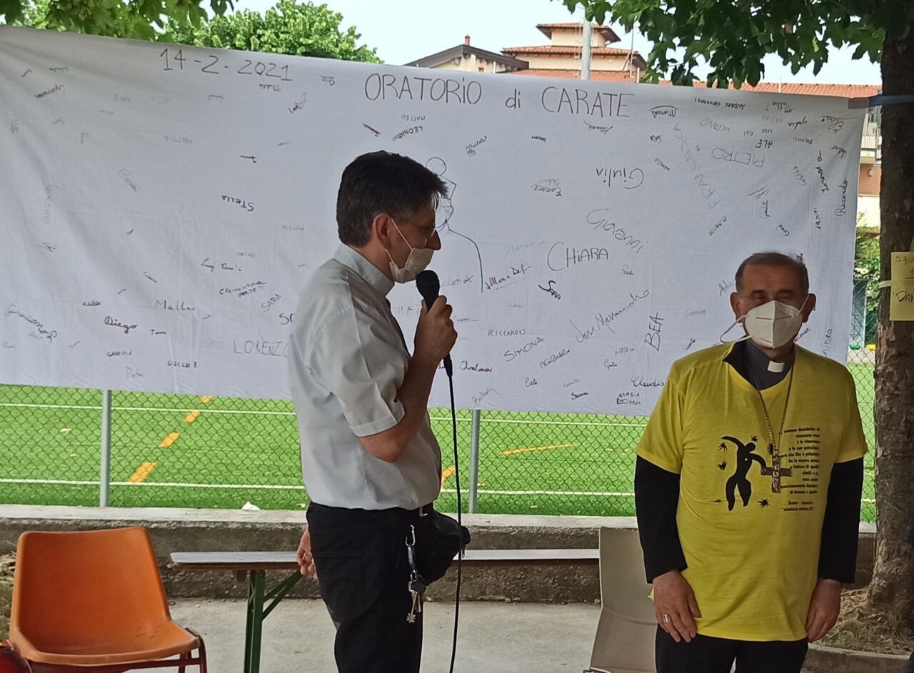 L’Arcivescovo in visita agli oratori di Carate: «Siate luce!»