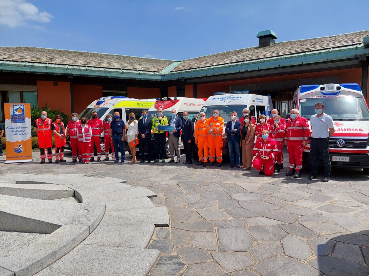 Cancro Primo Aiuto dona dispositivi di sanificazione per le ambulanze lombarde