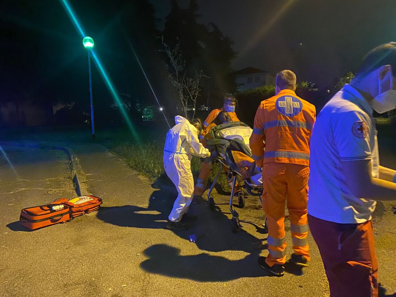Monza, un altro giovane aggredito a bottigliate