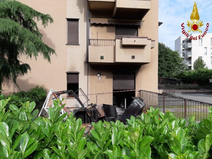 Vimercate incendio appartamento via Brianza 2 persona ustionata uomo ustionato
