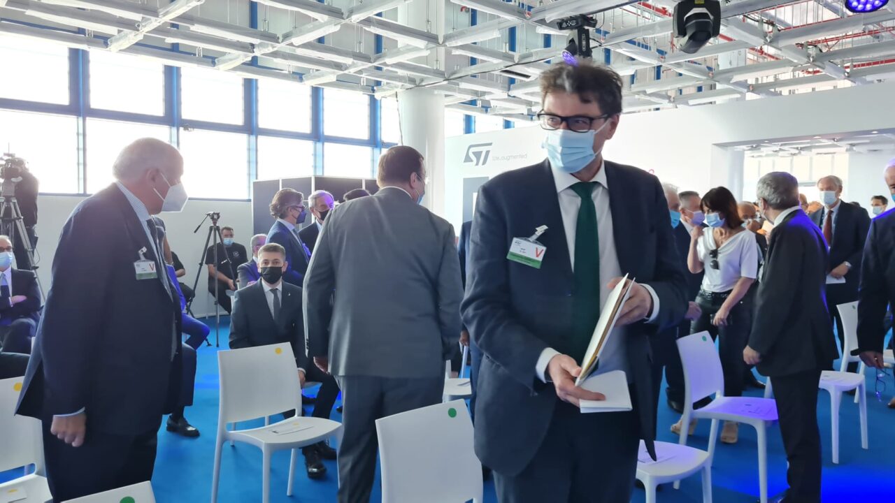 Il nuovo impianto di Stmicroelectronics tenuto a battesimo dal ministro Giorgetti