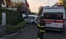 Vigili del fuoco e ambulanza per un incidente a Lazzate