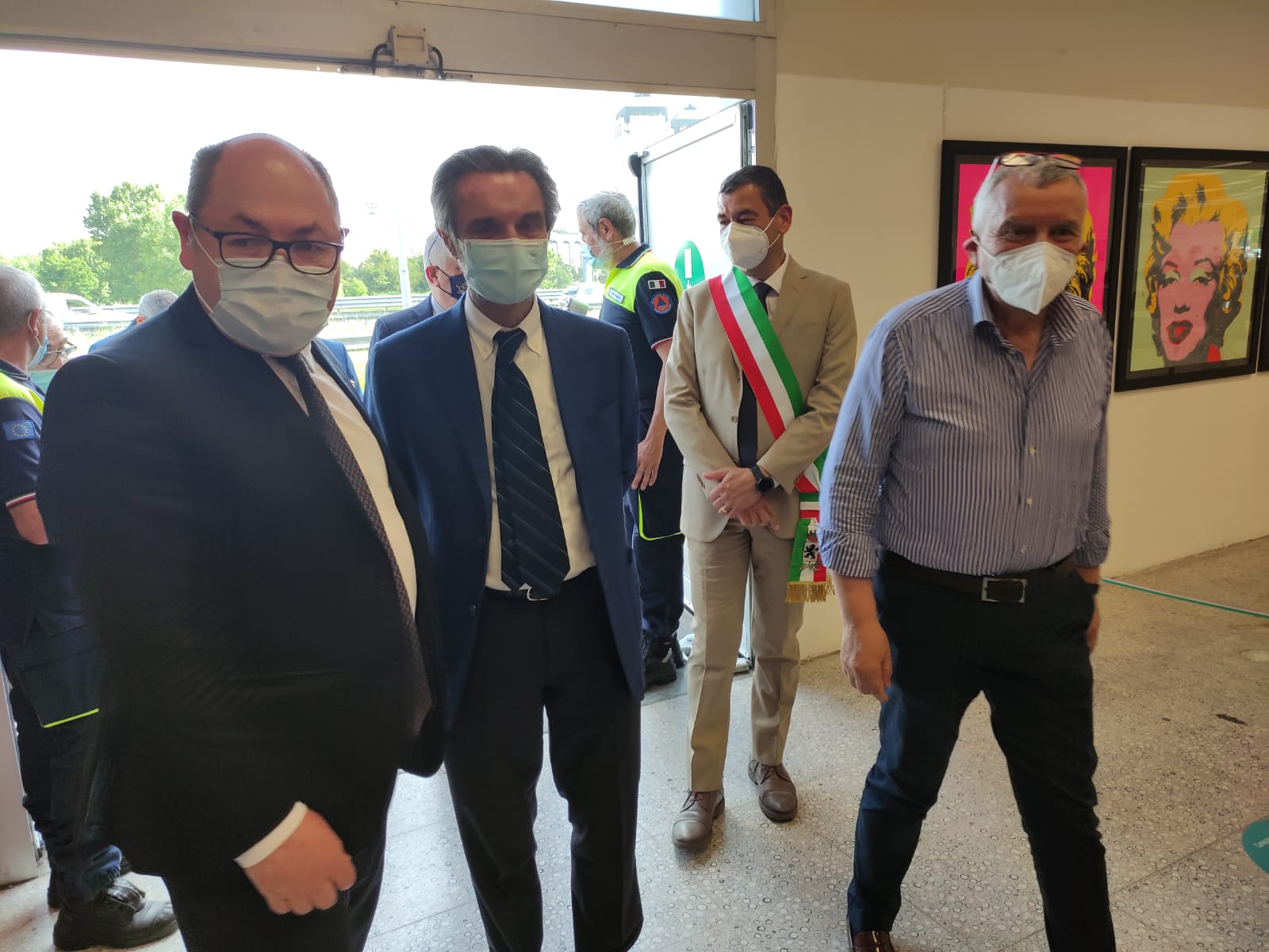 Vimercate hub vaccini mostra Andy Warhol inaugurazione con presidente Regione Attilio Fontana