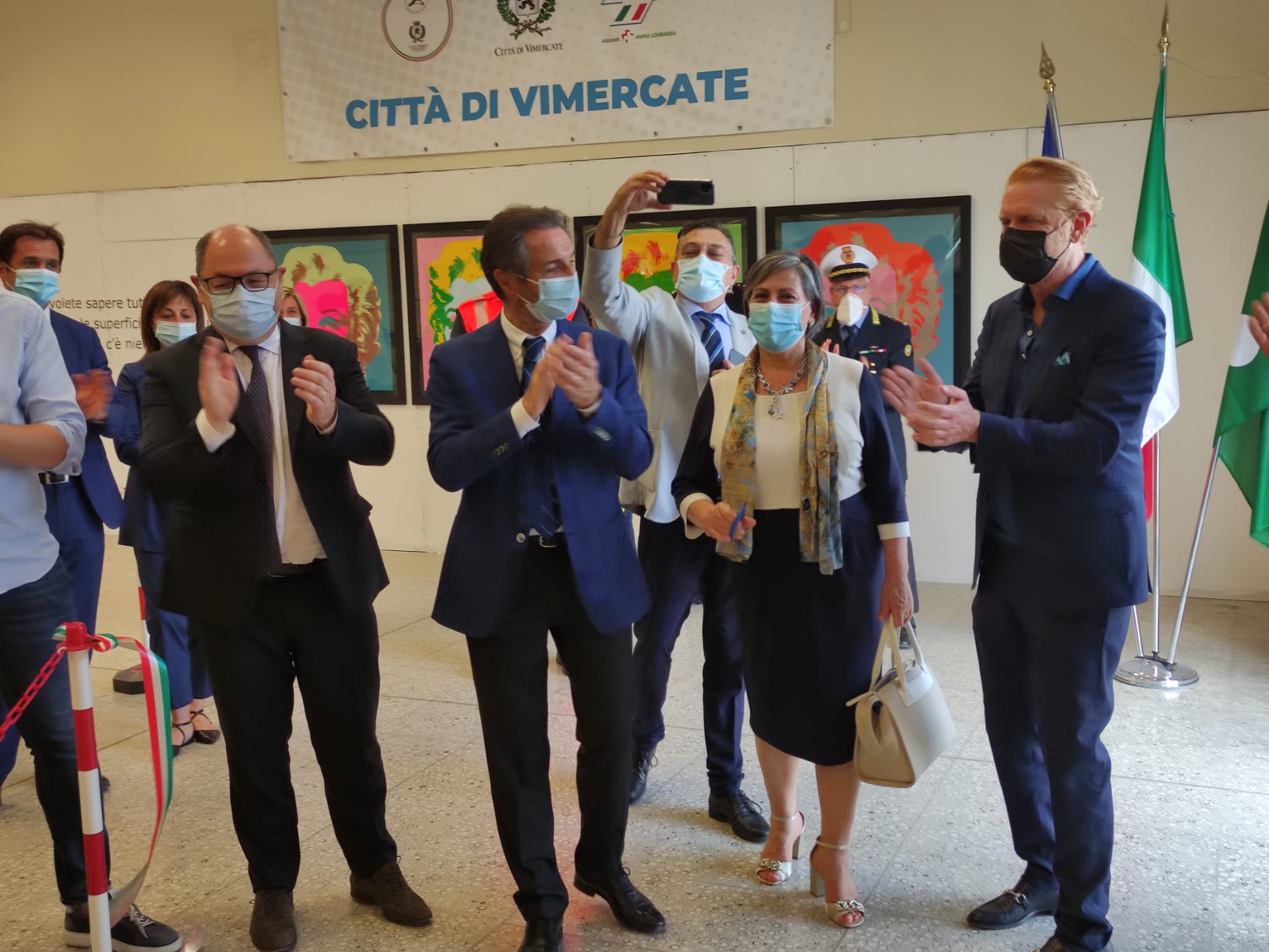 Vimercate Attilio Fontana inaugurazione mostra Andy Warhol hub vaccinale vaccini Covid