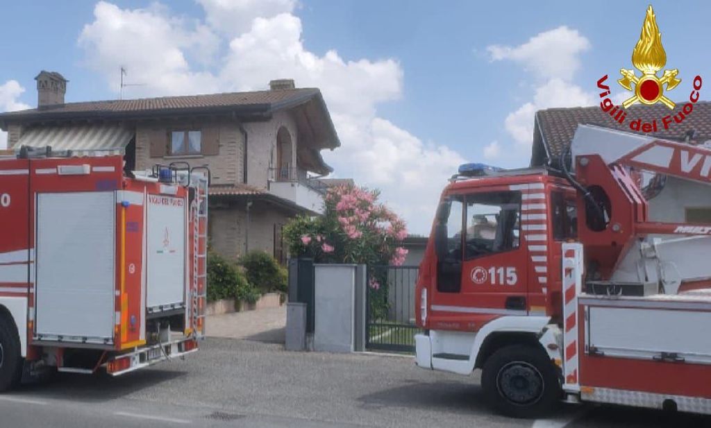 Principio di incendio in una villetta a Lazzate