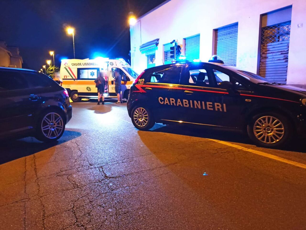 Schianto tra auto all’incrocio: paura per una ragazza