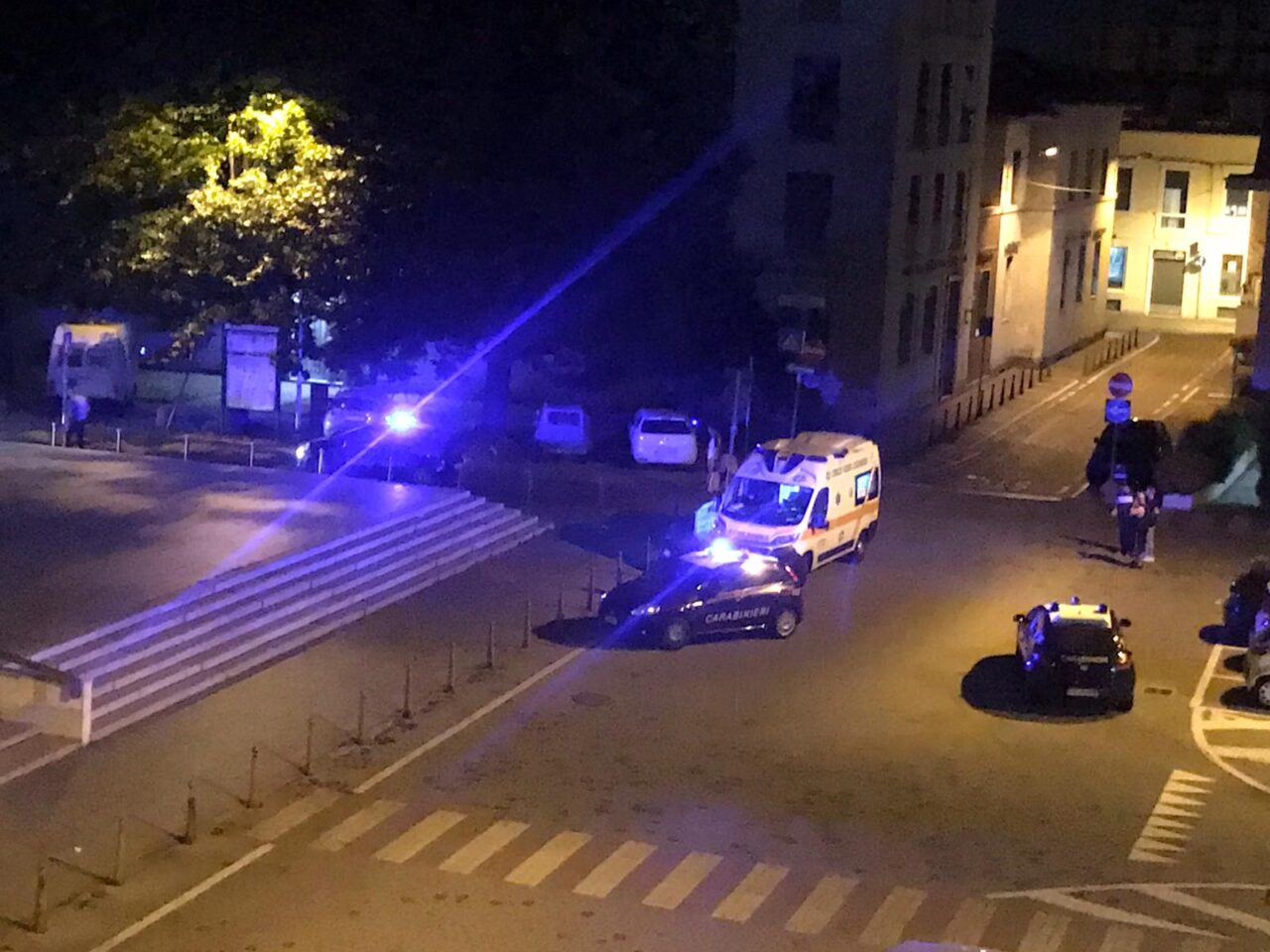 Rissa in centro, in due tentano di aggredire i Carabinieri: arrestati