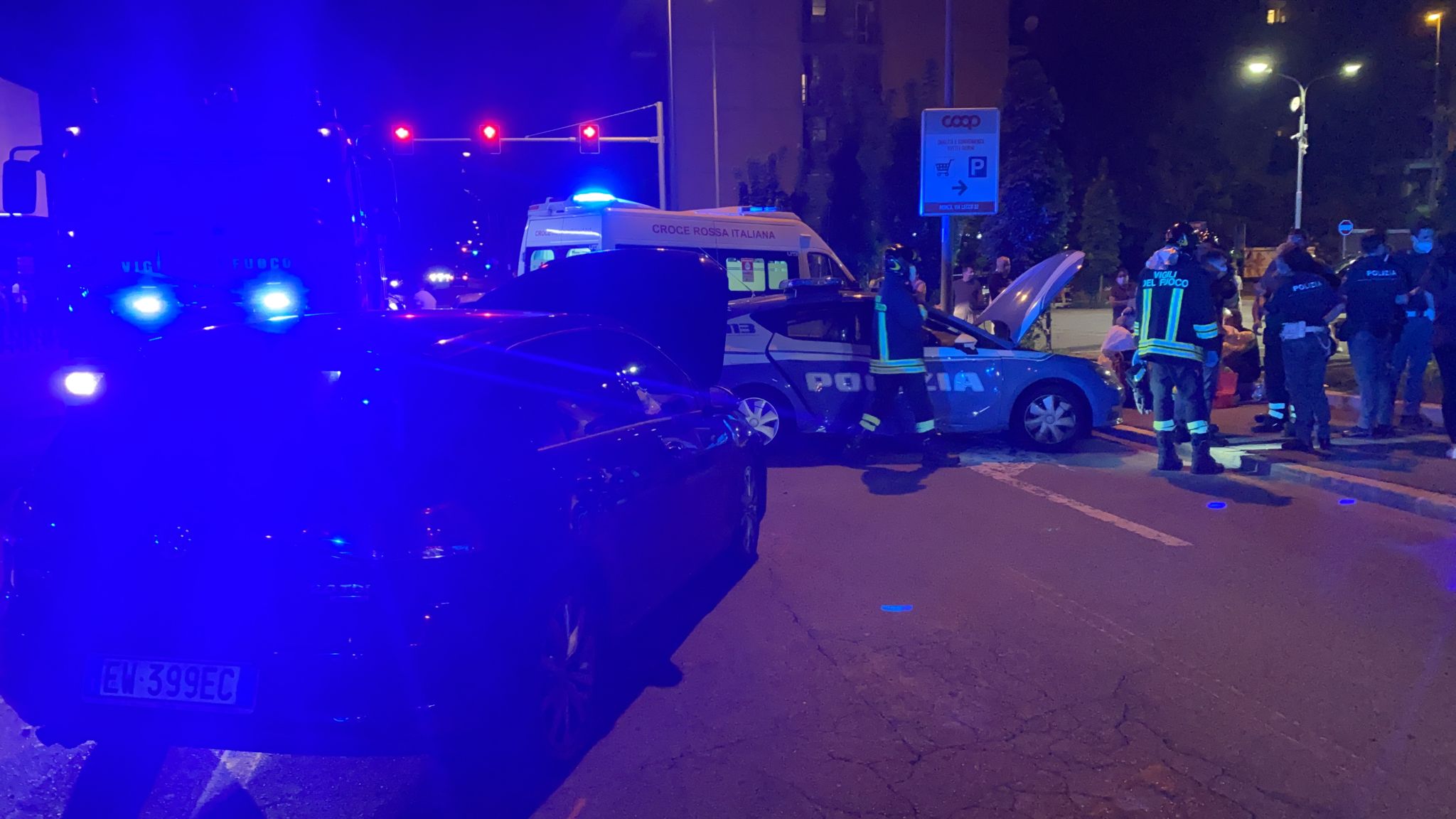 incidente Monza Volante Polizia e auto incrocio Lecco Cantore