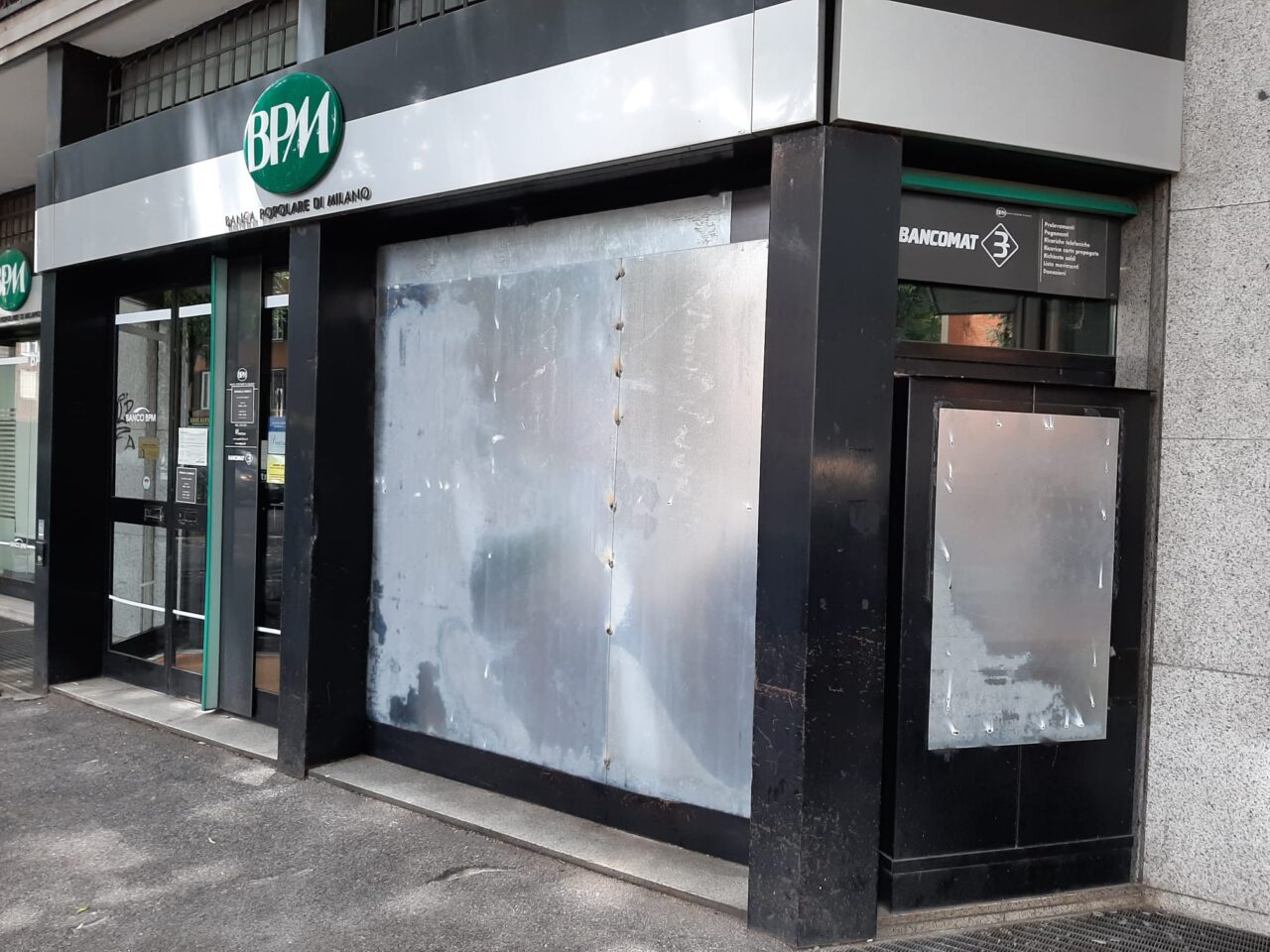 Bancomat fatto esplodere nella notte
