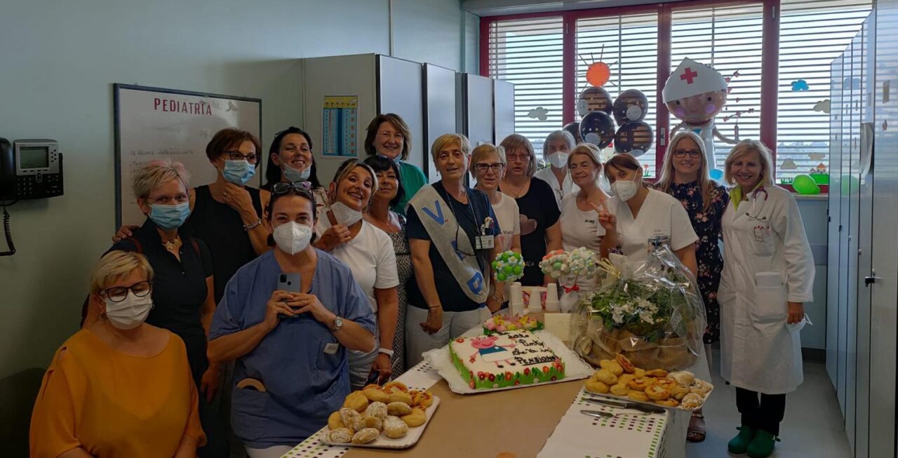Carate, in pensione la caposala “nonna” di Neonatologia