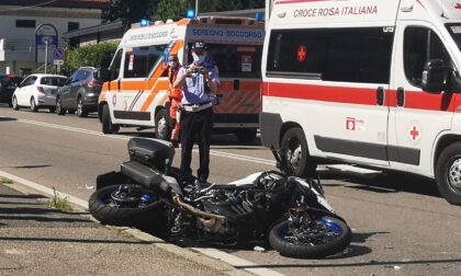 Incidente fra auto e moto, atterra l'elisoccorso