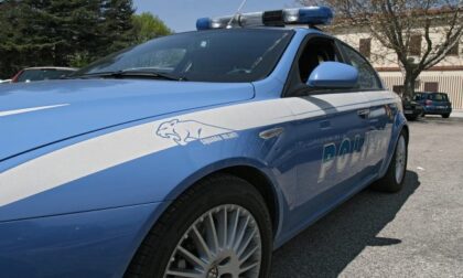 Fuga in Statale 36 in auto con la droga: si schianta e viene arrestato. Non aveva nemmeno la patente