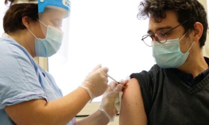 Oltre 400mila giovanissimi (tra i 12 e i 29 anni) hanno già prenotato il vaccino in Lombardia