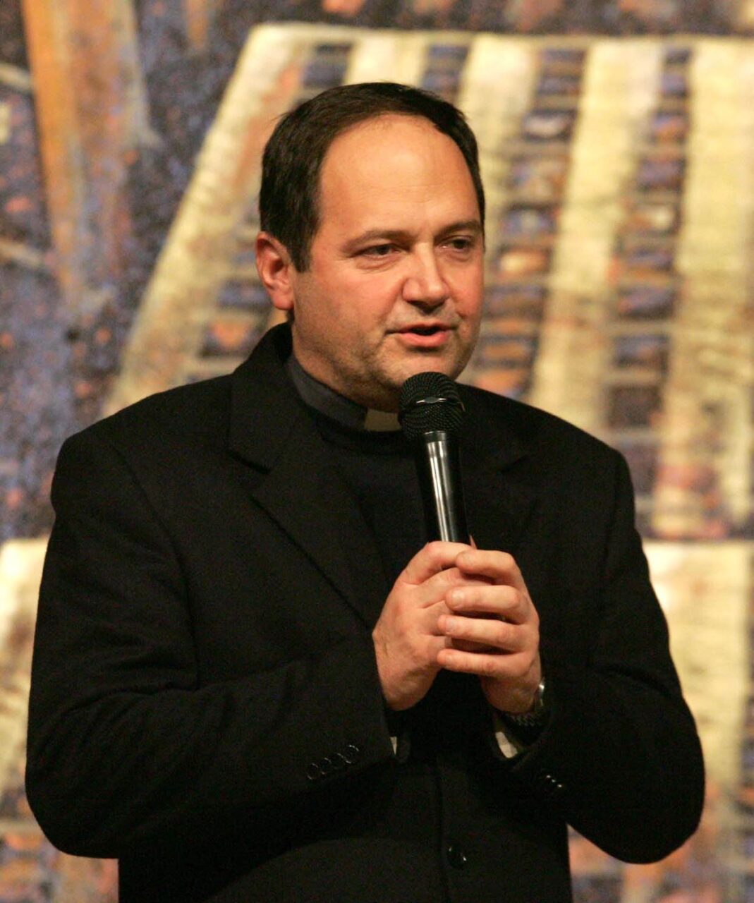 Vimercate saluta un altro sacerdote