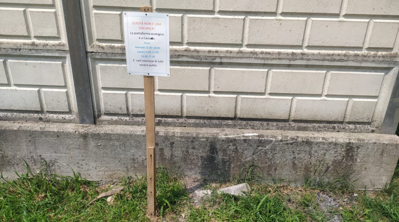 Discarica a cielo aperto: l’inciviltà di ignoti costerà cara al Comune