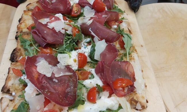 I ragazzi di PizzAut e la pizza Donnarumma: “Gigio vieni a mangiare da noi?”