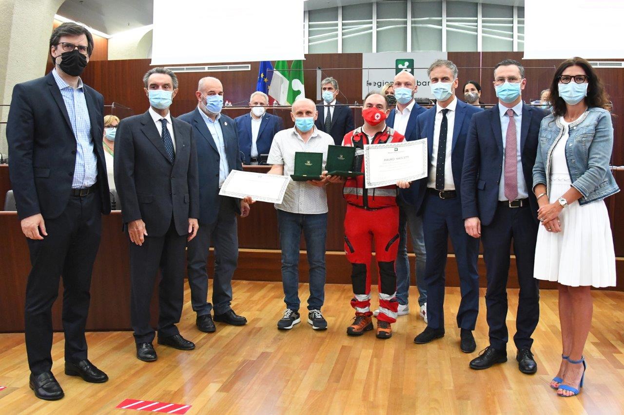 Bus in fiamme in Statale 36: premiati Mauro Mascetti e Giovanni Lo Dato che hanno salvato 24 ragazzini