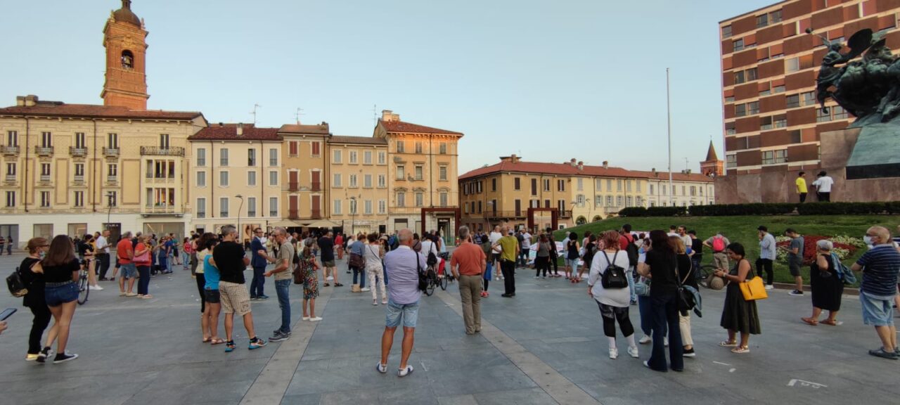 No Green pass ancora in piazza a Monza, sono pochi ma inferociti